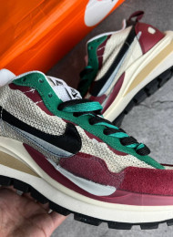 Кроссовки Nike Sacai Vaporwaffle Villain Red Neptune Green живое фото 3